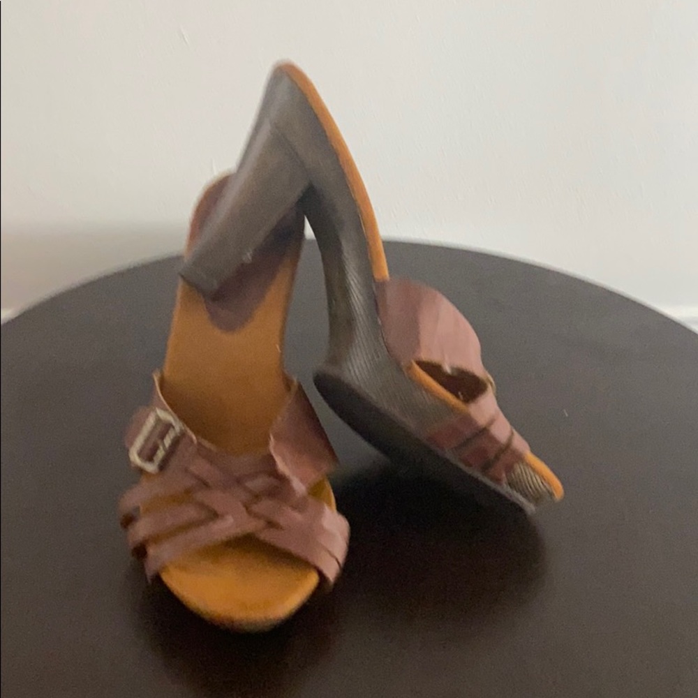 SHOES - Picture 2 of 4